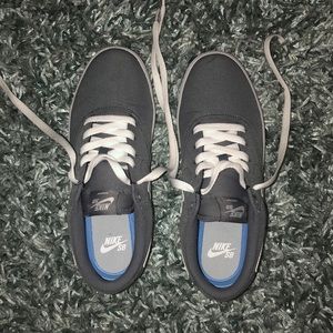 Nike SB Women’s Check SS Canvas Shoes